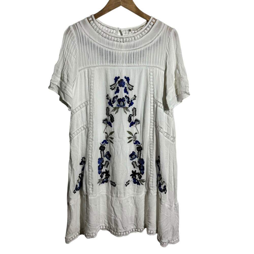 Brass & Roe Boho Mini Dress Women M White Blue Embroidery Cottage Coastal Relax